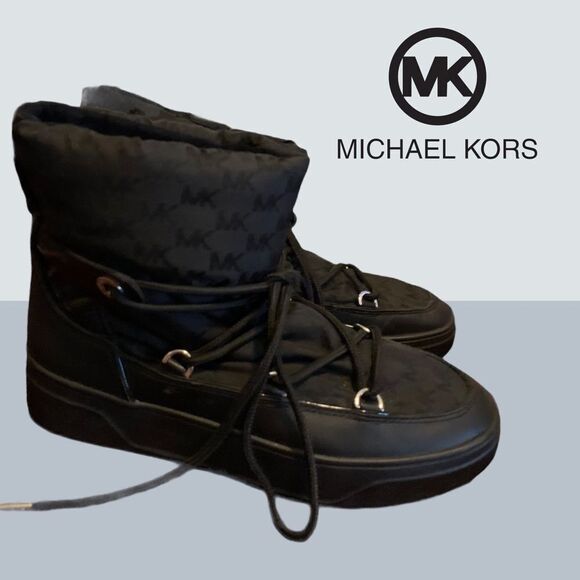 Michael Kors Signature 4 Eye Short Black Boots 8 - Picture 2 of 5